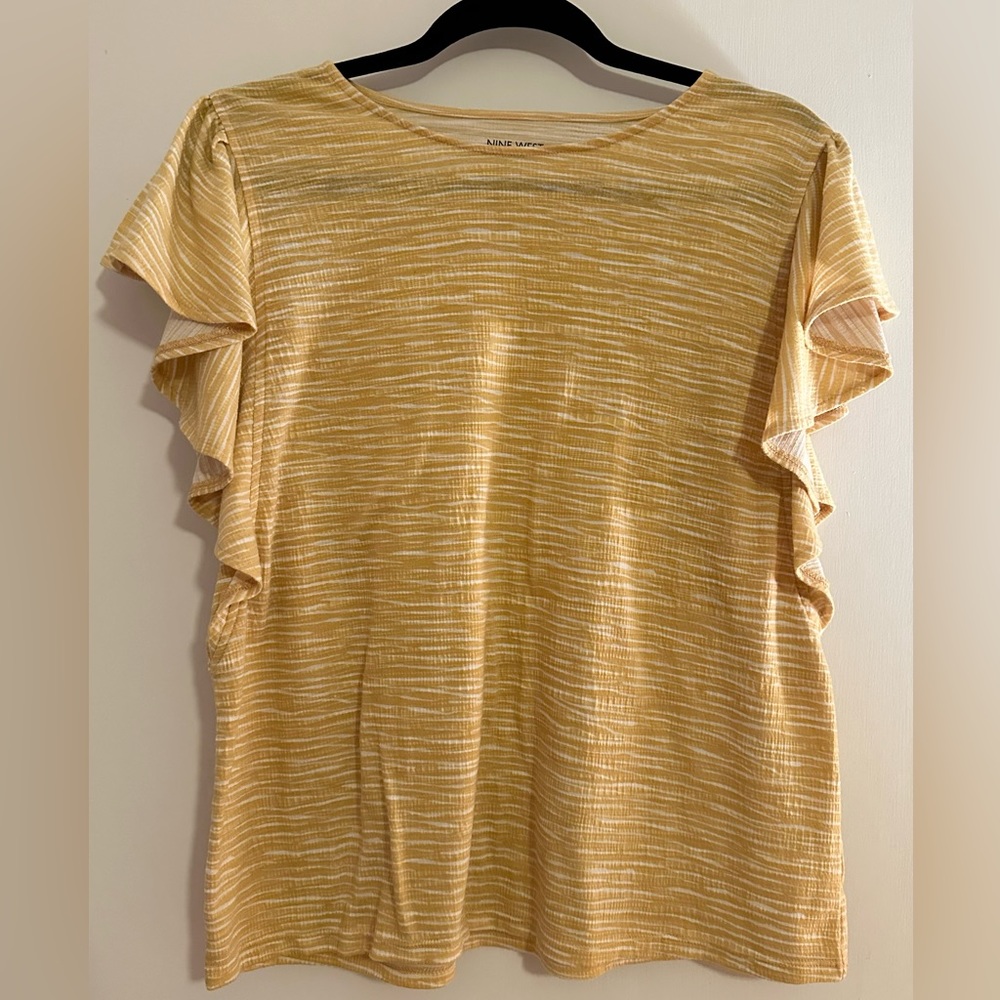 NINE WEST Flutter Sleeve Top. Size L.